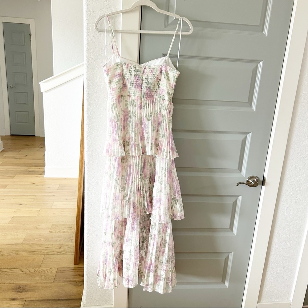 New ASTR Emmi Pleated Midi Cut Out Dress in Purple Floral Mesh - Picture 5 of 5